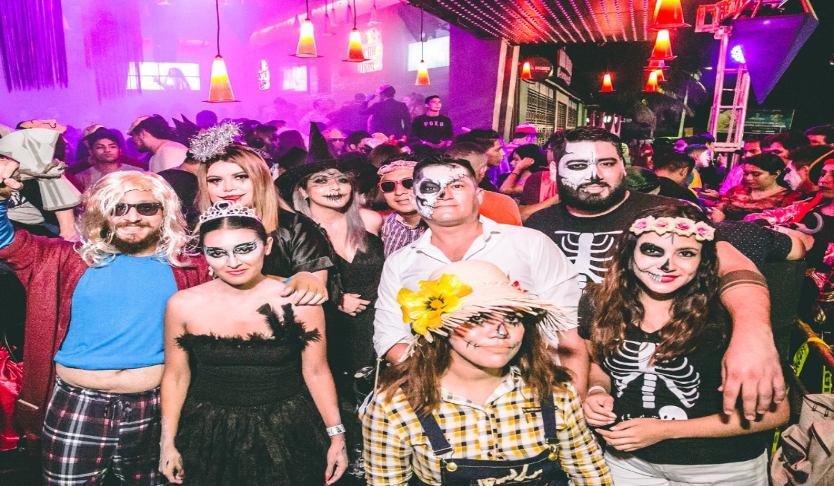 Las fiestas de Halloween convocan una gran cantidad de personas en los antros, pero este año tendrán que suspenderse. Foto: José Ramos.