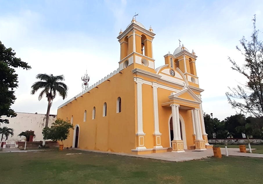 Los ladrones se introdujeron al templo católico, tras romper vidrios
de una bodega, además destruyeron diversos objetos religiosos
