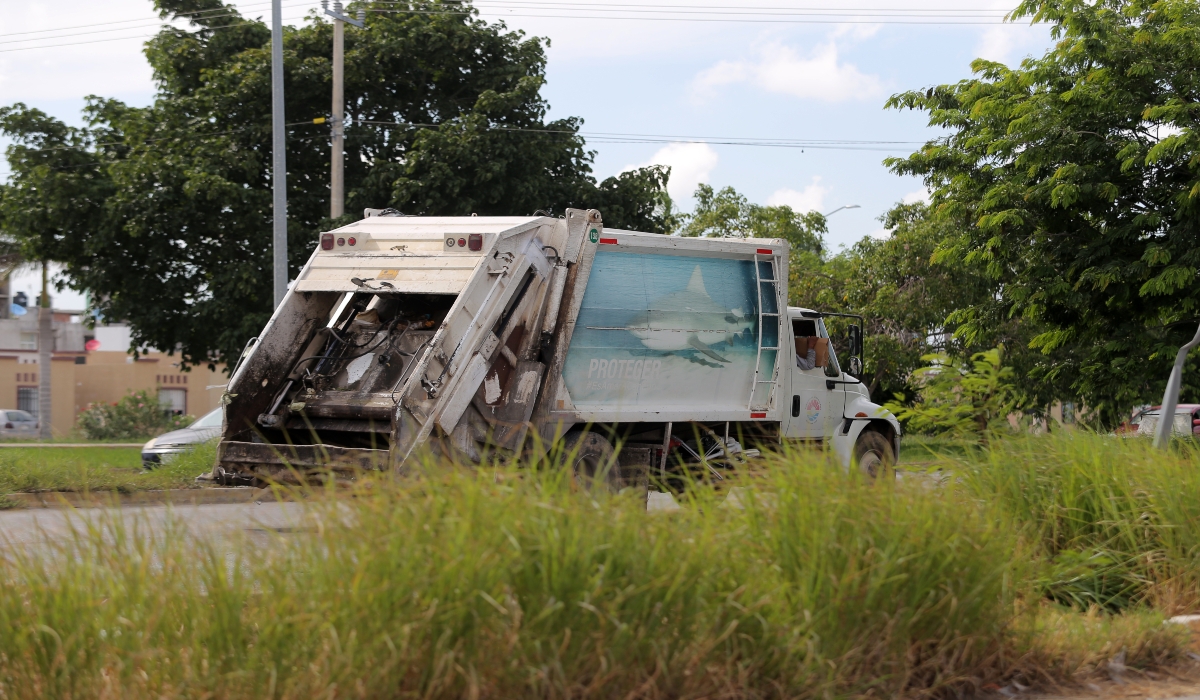 Pese a intervención, recolecta de basura aún no se regulariza en Cancún