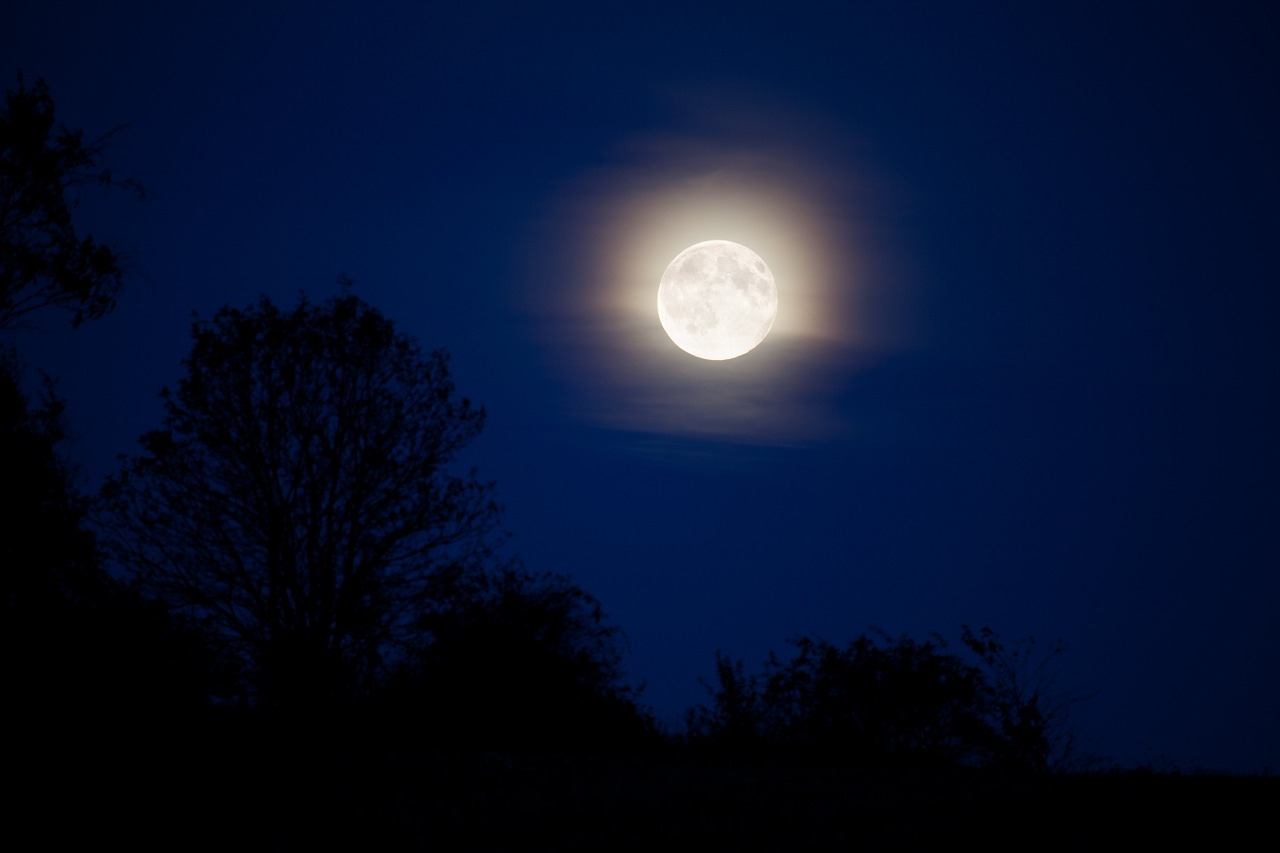 ¿Qué es la Luna Azul, fenómeno que podrás ver esta noche de Halloween?