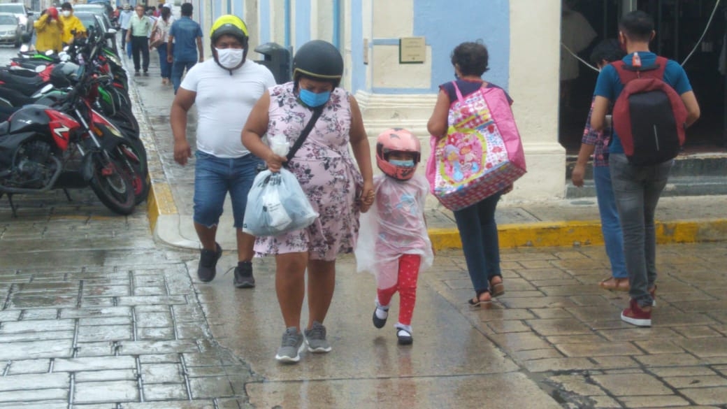 Pese a frente frío, campechanos siguen con sus actividades