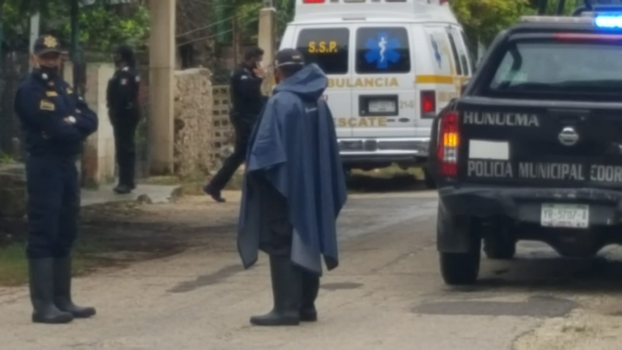 La policía constató del fallecimiento de la joven. Foto: Ramón Reyna Fernández