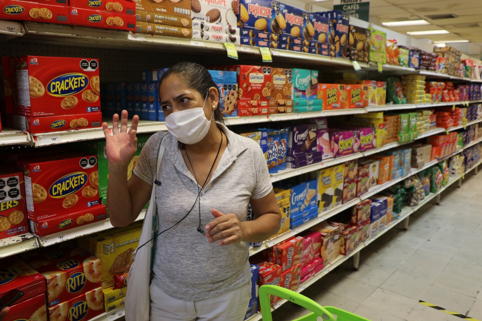 Las familias gastan hasta mil 500 pesos en el súper. Foto: Por Esto!