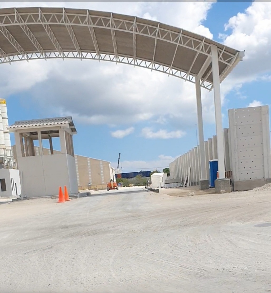 Quejosos aseguran que desde que inició la edificación de la obra cementera en Progreso se apreció el daño al manto freático. Foto: Especial