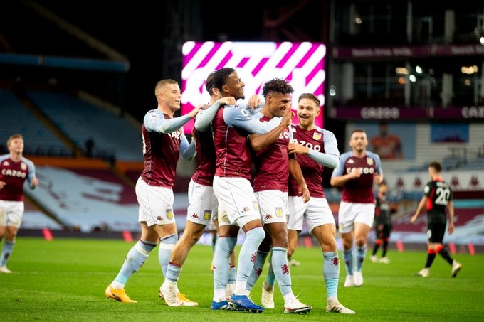 Aston Villa golea 7-2 al Liverpool en la Liga Premier