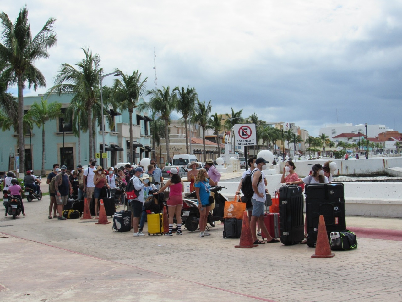 Largas filas para viajar de Cozumel a Playa del Carmen