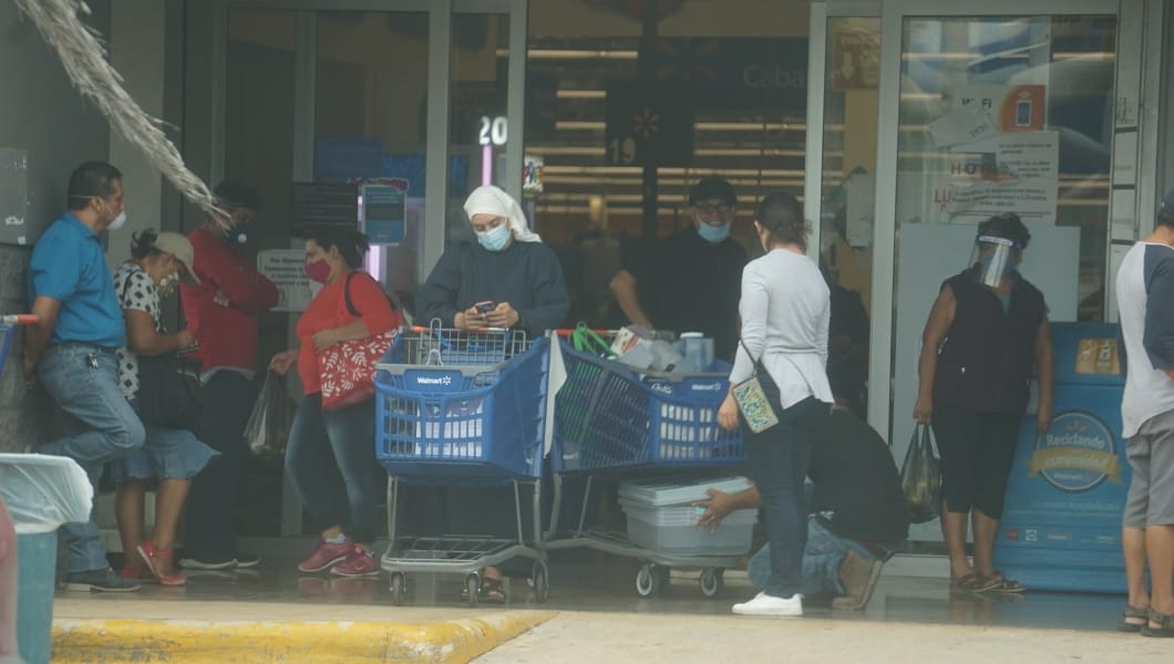 Campechanos realizan compras de pánico por Delta