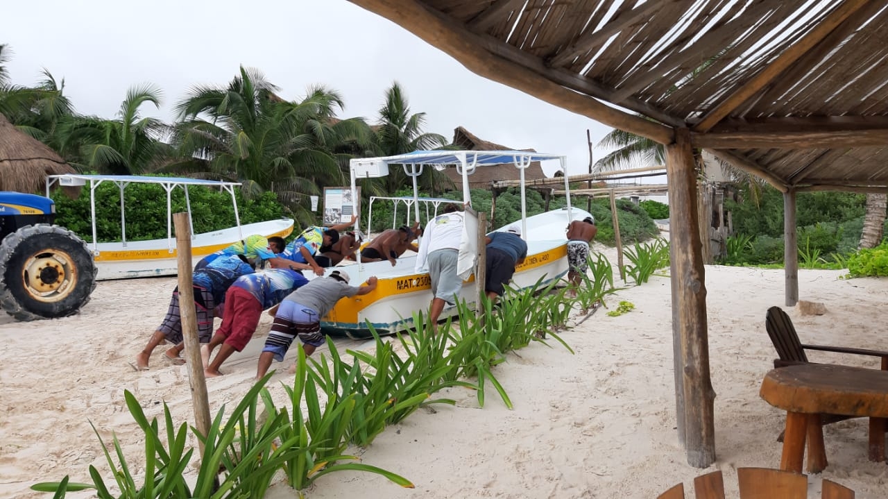 Retiran embarcaciones de Akumal por Delta