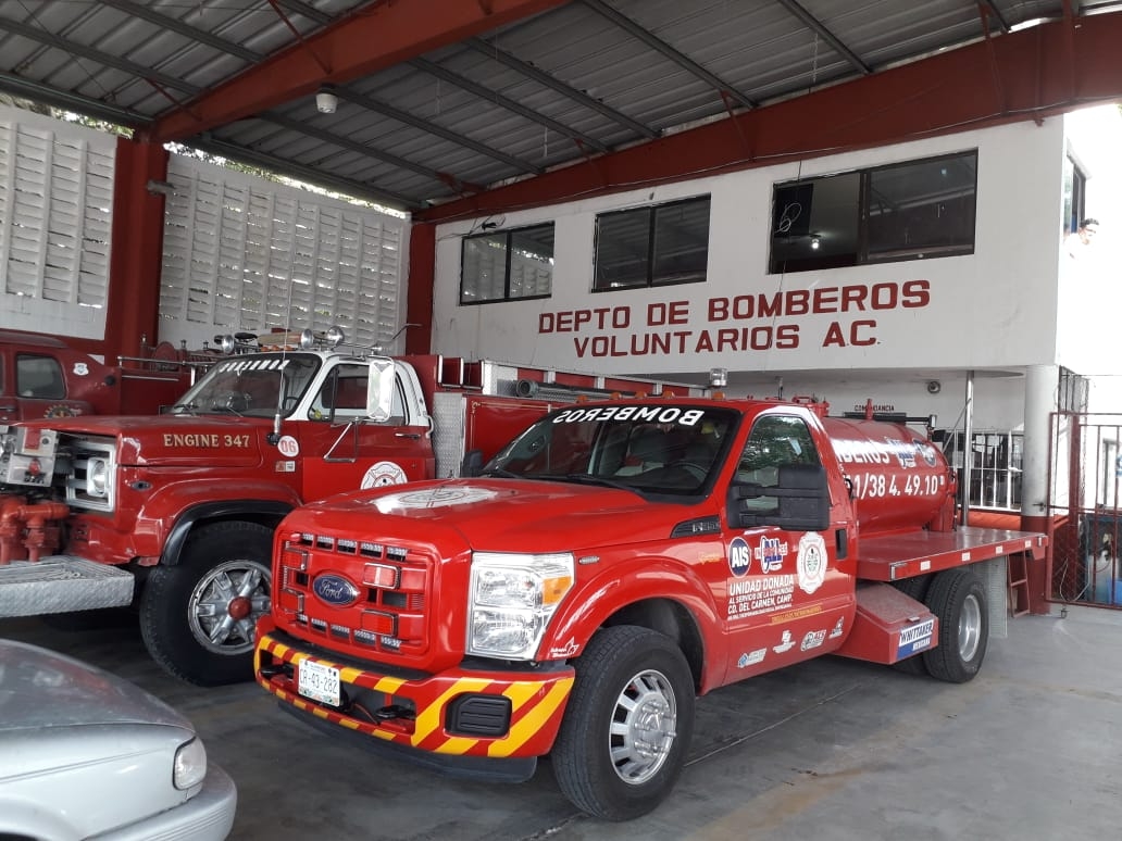 Bomberos atienden a damnificados en Ciudad del Carmen