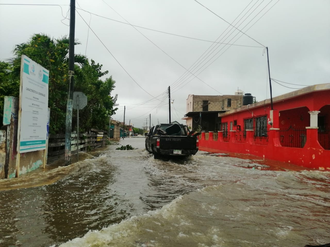 El agua alcanzó el metro de altura en algunos sitios Foto: Jesús Gómez