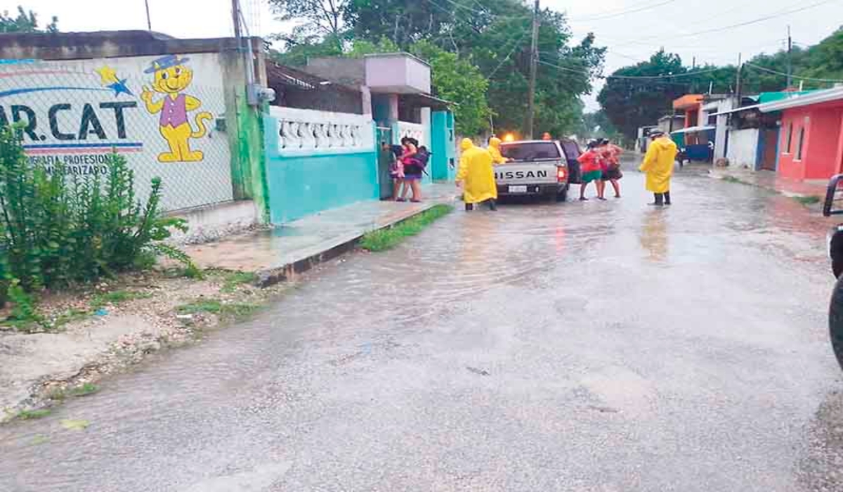 Habitantes de Hunucmá fueron evacuados a los albergues. Foto: Ramón Reyna Fernández.