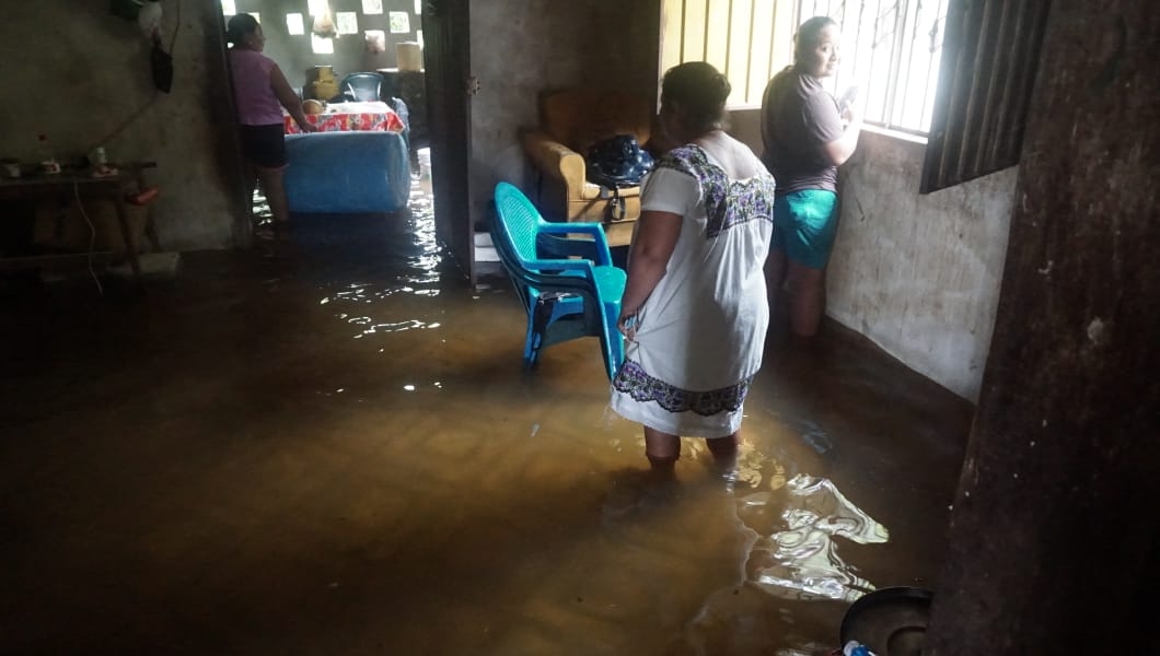 Más de 10 casas están bajo el agua por Delta en Chemblás, Campeche