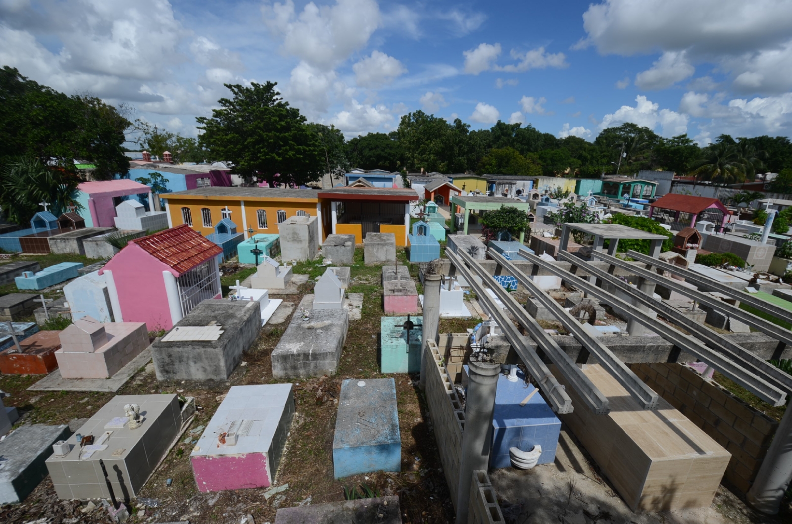 En Benito Juárez-Isla Mujeres el total de fosas es 15 mil 185, de las que sólo 800 están disponibles. Foto: Mario Hernández.