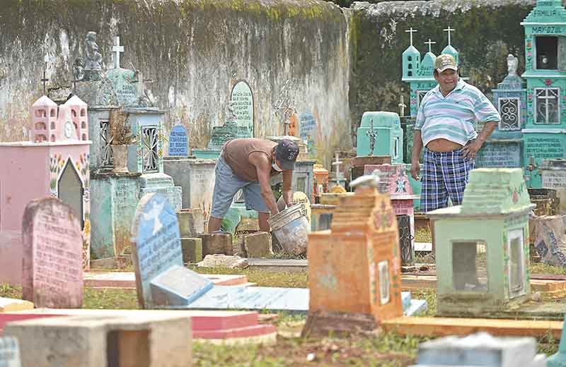 Yucatán, de los estados que más fosas y empleados aumentaron en panteones por COVID