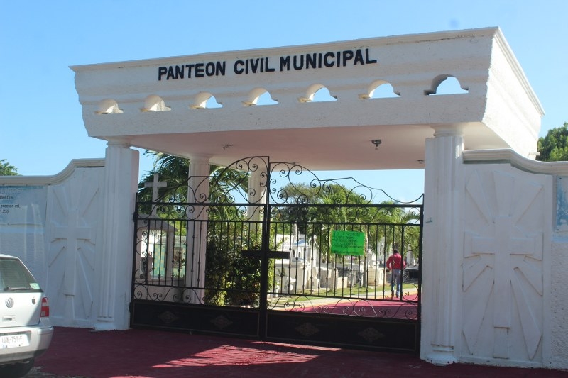 Panteón municipal sin espacio para más tumbas en Chetumal