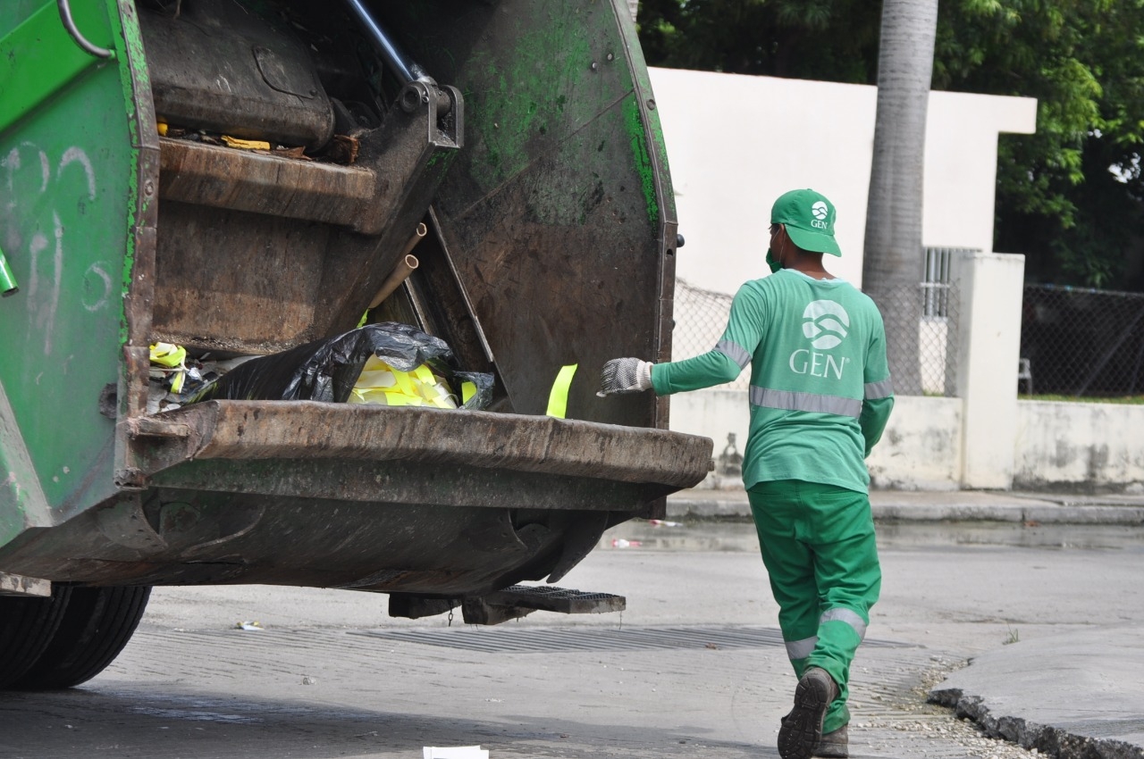 El ayuntamiento debe resolver cómo recoger la basura el 15 y 23 de noviembre. Foto: Agustín Ferrer