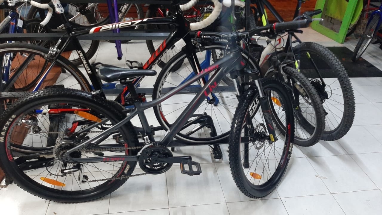 Joven encuentra su bicicleta robada en una tienda y el dueño se la niega en Mérida