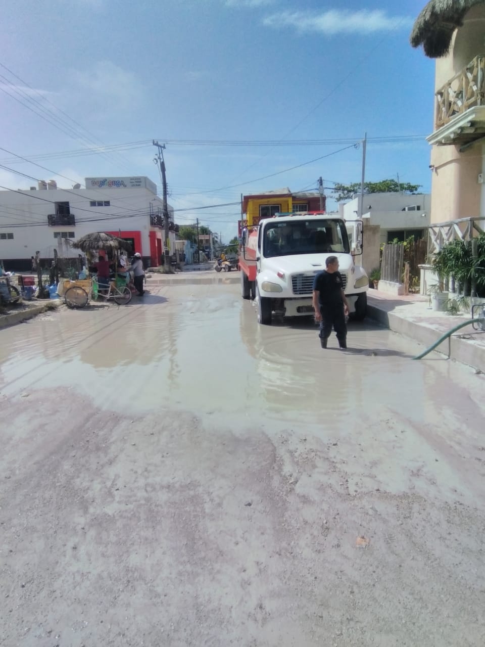 Se inician con los trabajos de desazolve en las calles de Holbox