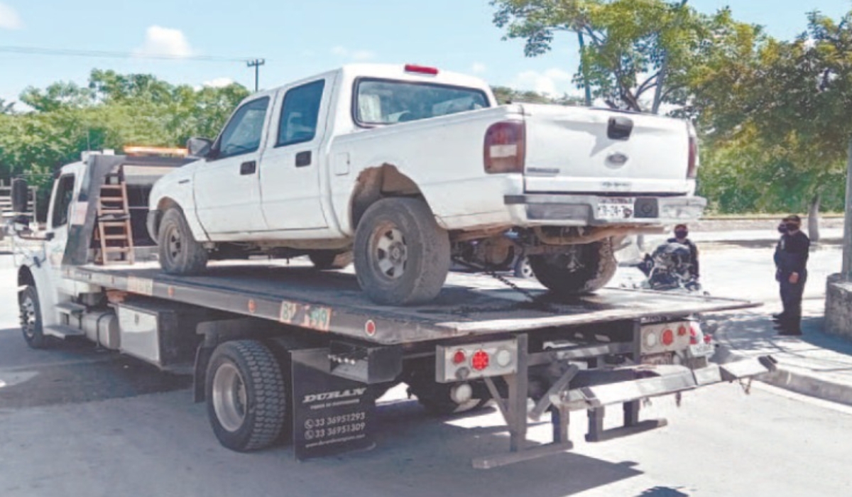 Un volquete y una camioneta fueron confiscadas por las autoridades.