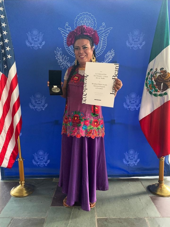 Lady Tacos de Canasta recibe premio por su participación en Las Crónicas del Taco