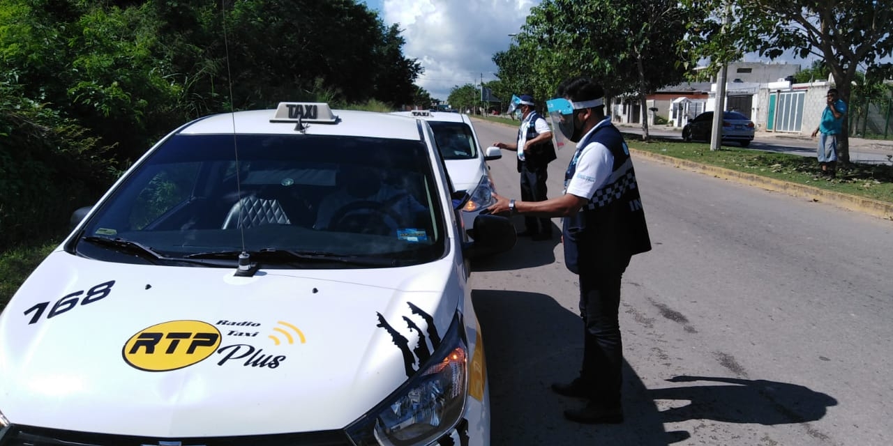 Inspectores multan a más de 400 autos en Quintana Roo