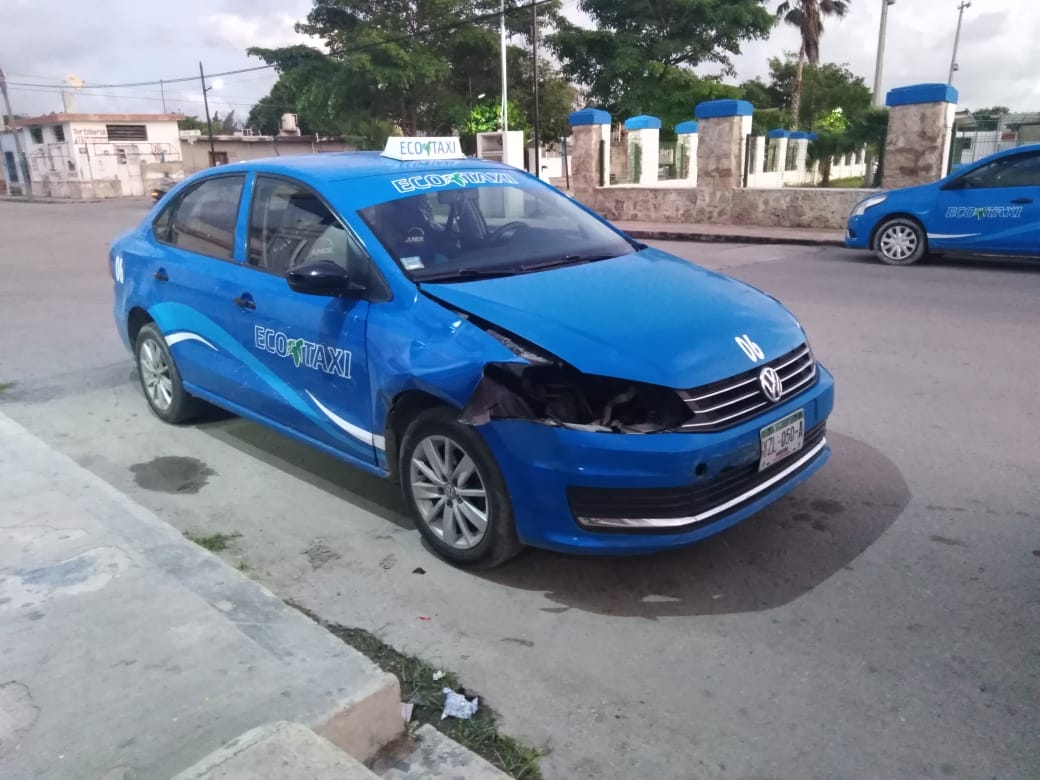 Encontronazo entre taxistas de Progreso