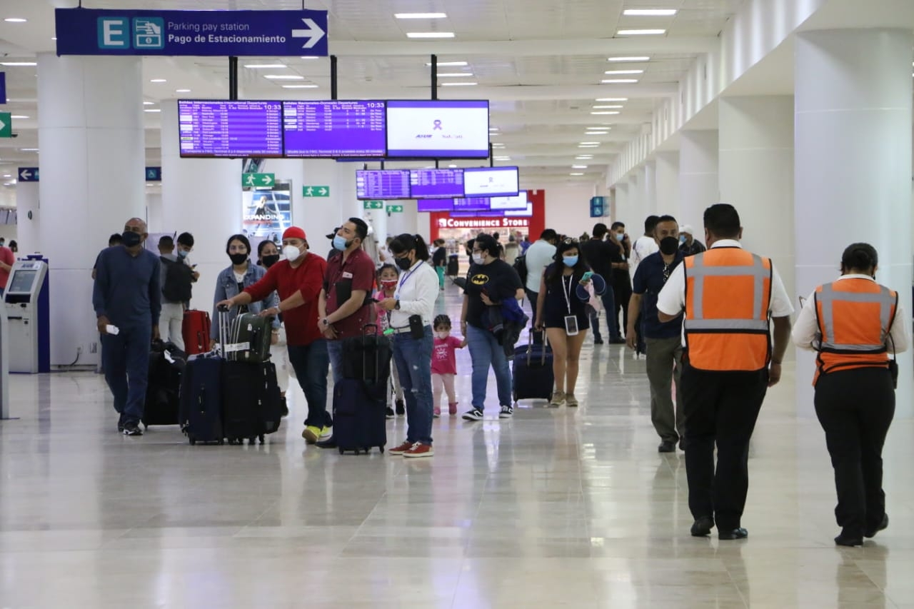 Actividades en aeropuerto de Cancún transcurren con normalidad