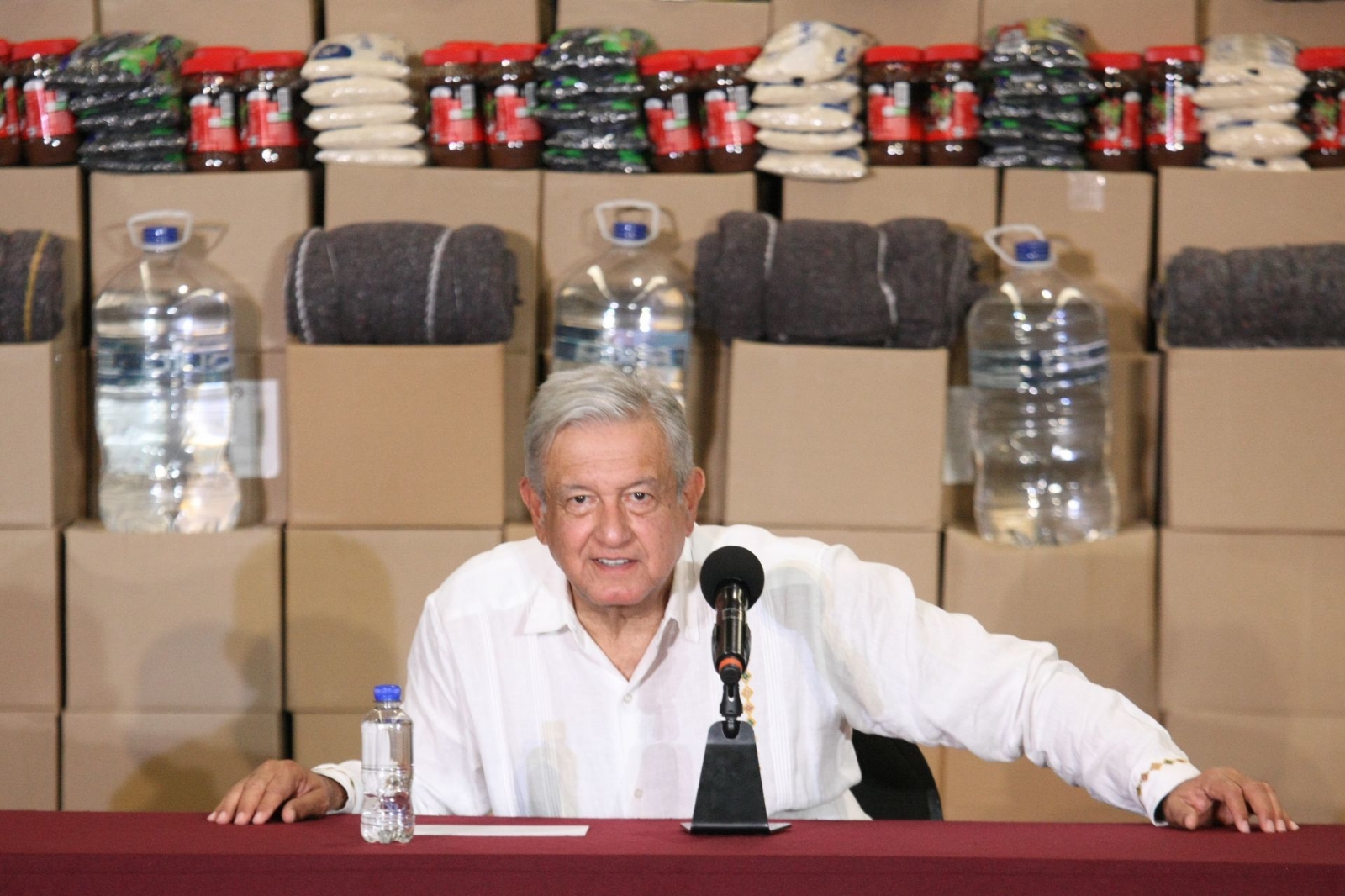 AMLO le pide al exgobernador de Nayarit, Roberto Sandoval, que no se esconda