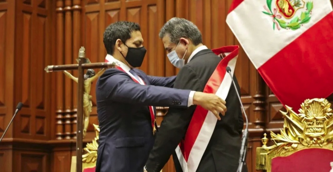 El presidente interino de Perú, Manuel Merino, renuncia en medio de protestas