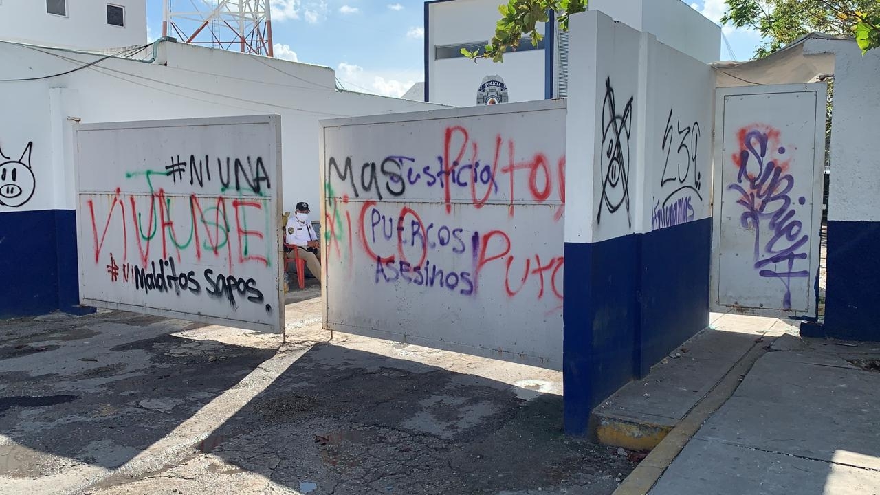 Así amanece la Fiscalía tras la marcha feminista en Cancún