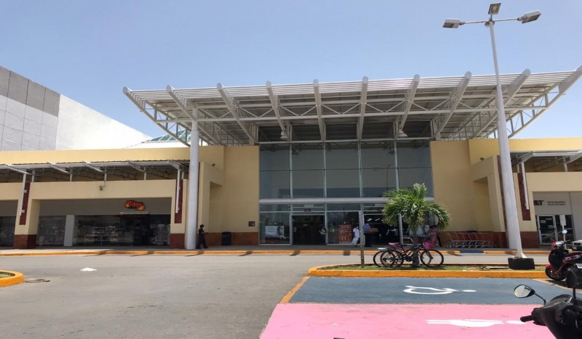 Asaltan negocio de celulares en centro comercial de Chetumal