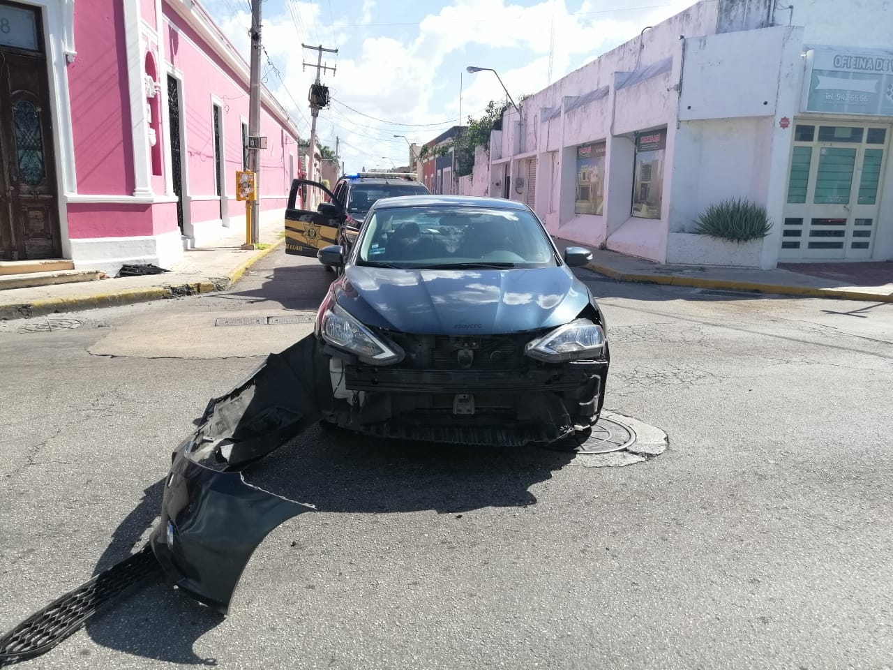 Se registra aparatoso accidente en el centro de Mérida