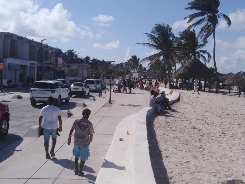 Los servicios de playa fueron los más beneficiados durante este puente en Progreso Foto: Julio Jiménez Mendoza