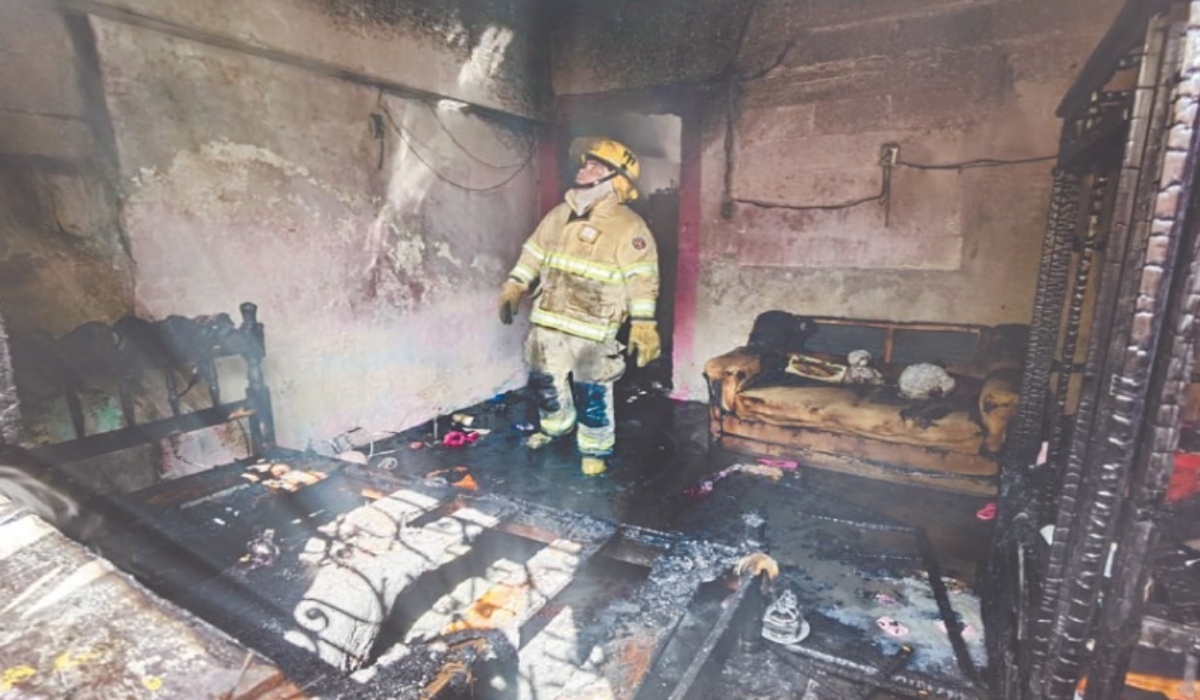 Una  vivienda de la colonia Montecristo sufrió un incendio;
se emplearon más de 4 mil litros de agua para apagarlo.