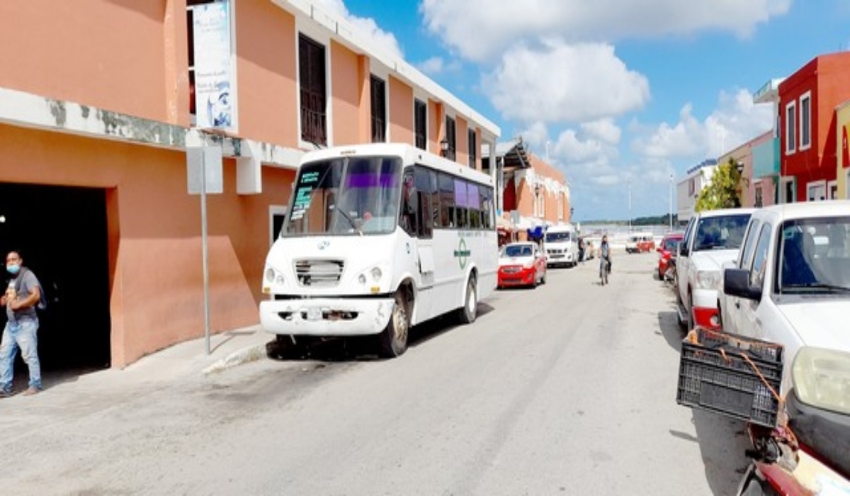 Pese al semáforo verde, los transportistas siguen operando al 50 por ciento.