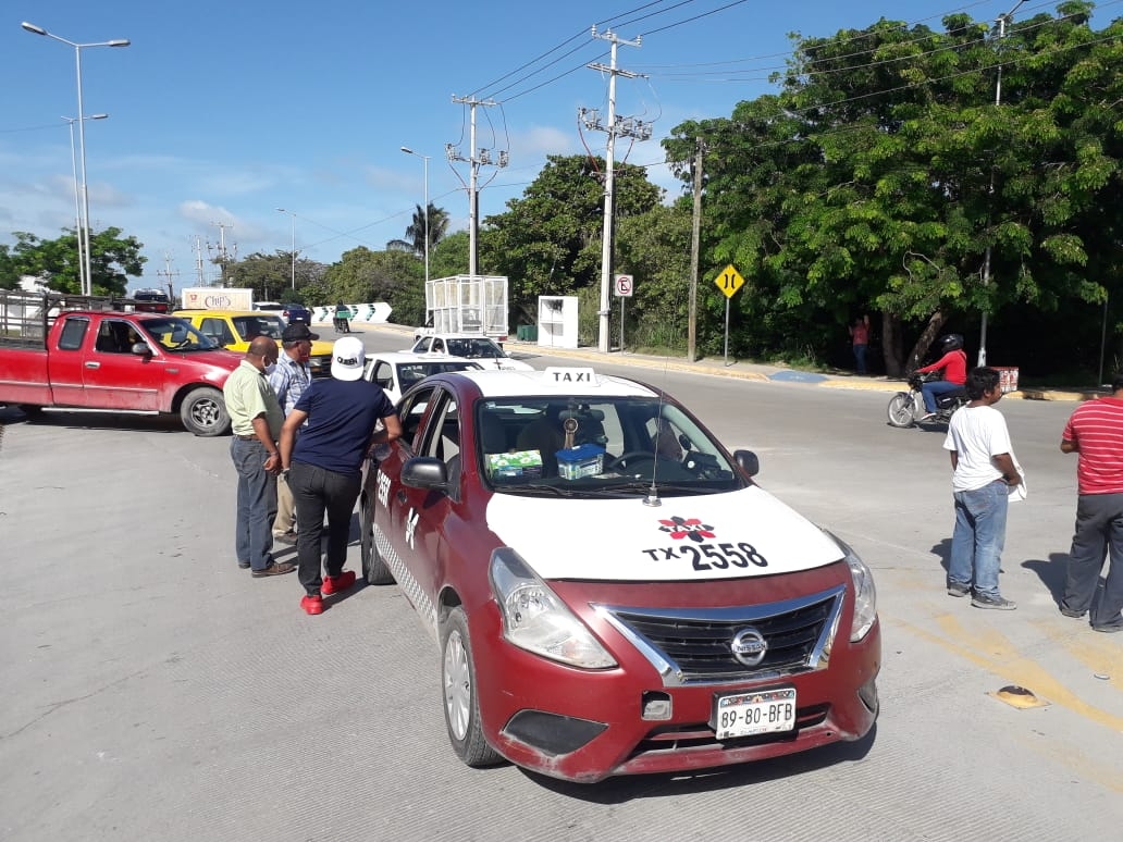 Choque entre taxistas genera caos vial en Ciudad del Carmen