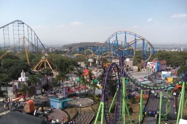 Fiscalía niega que joven accidentado en Six Flags haya muerto