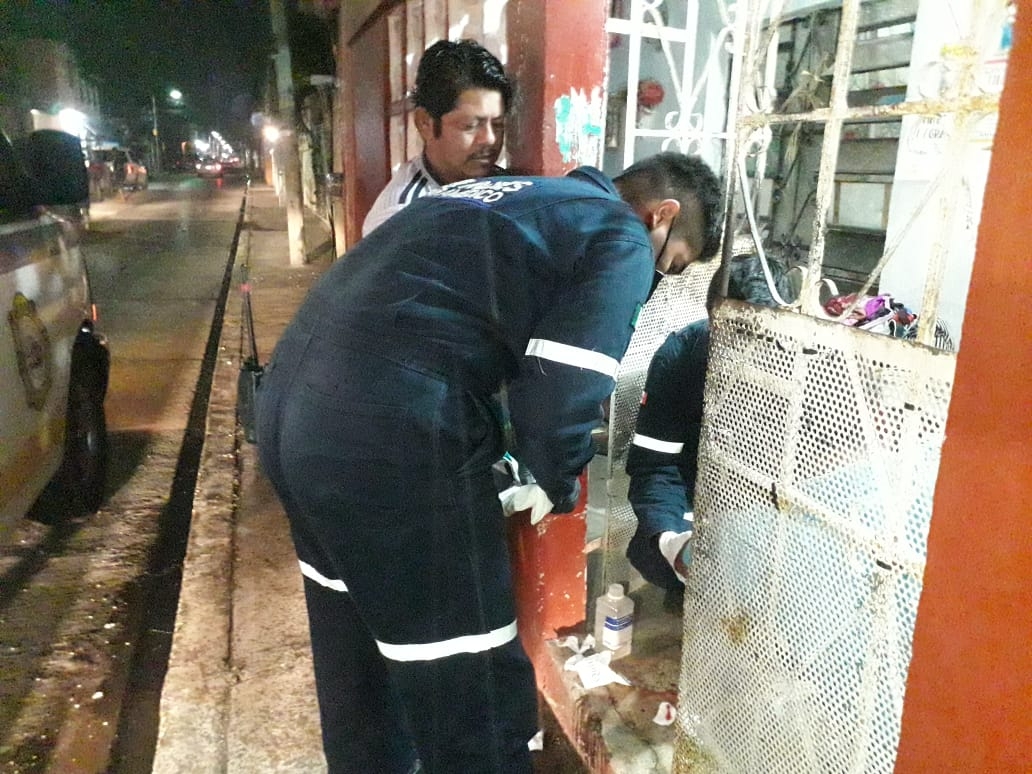 Hombre se cae una barda de tres metros en Ciudad del Carmen