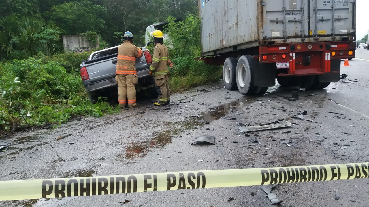 Aparatoso choque deja un muerto en la carretera Tulum-Cobá