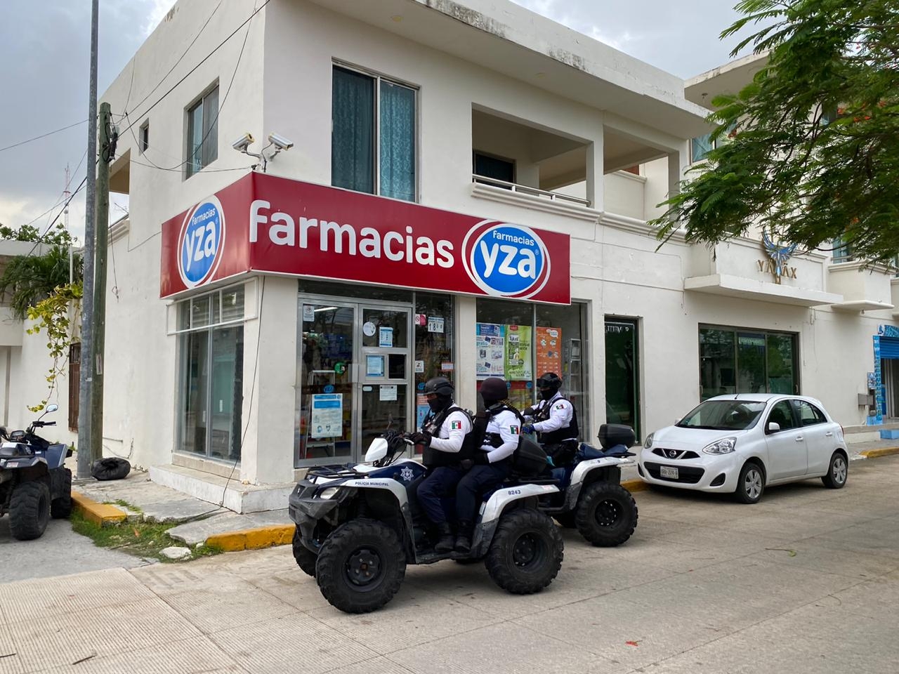 Sujetos asaltan con pistola en mano a farmacia en Playa del Carmen