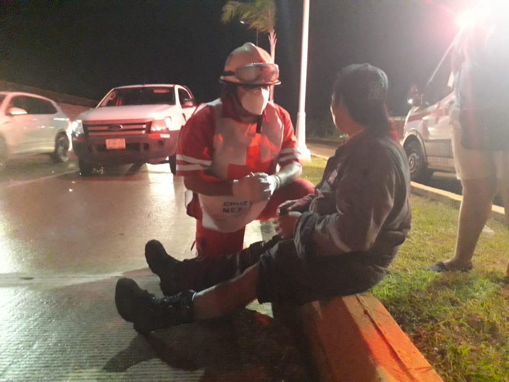 Motociclista es arrollado por una camioneta, no quiso ir al hospital en Ciudad del Carmen