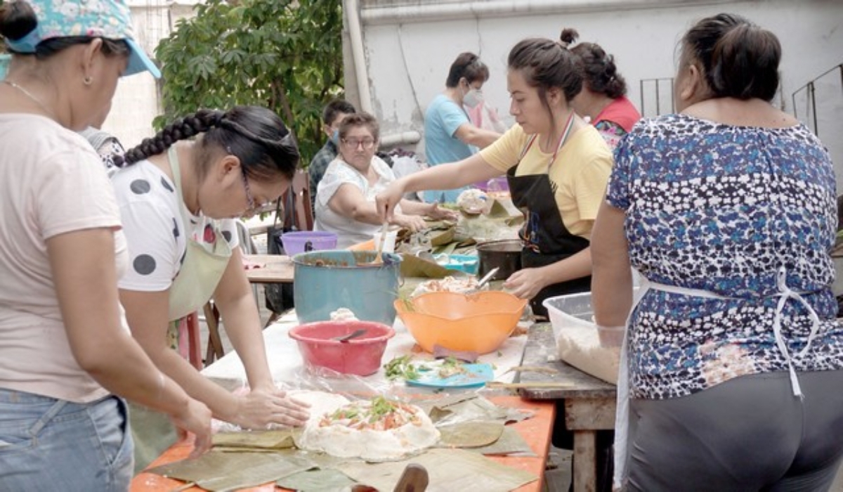 Elaboración de pibipollos, tradición que prevalece en Campeche