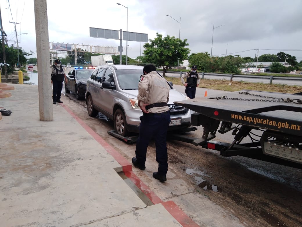 Aseguran una camioneta proveniente de Campeche en el periférico de Mérida