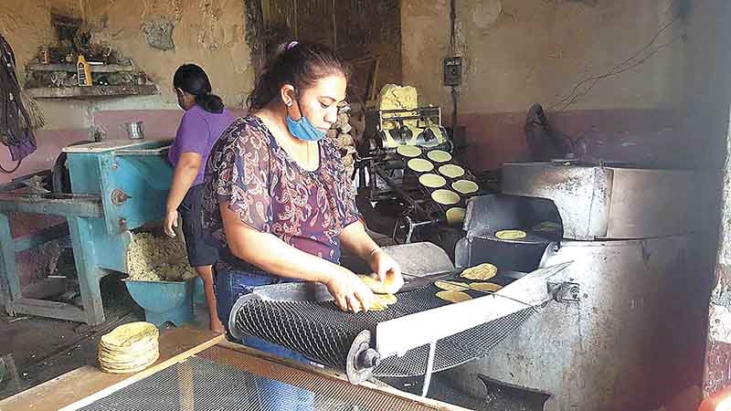 Propietarios de diferentes tortillerías precisaron que hasta ahora no se tiene planeado incremento alguno.