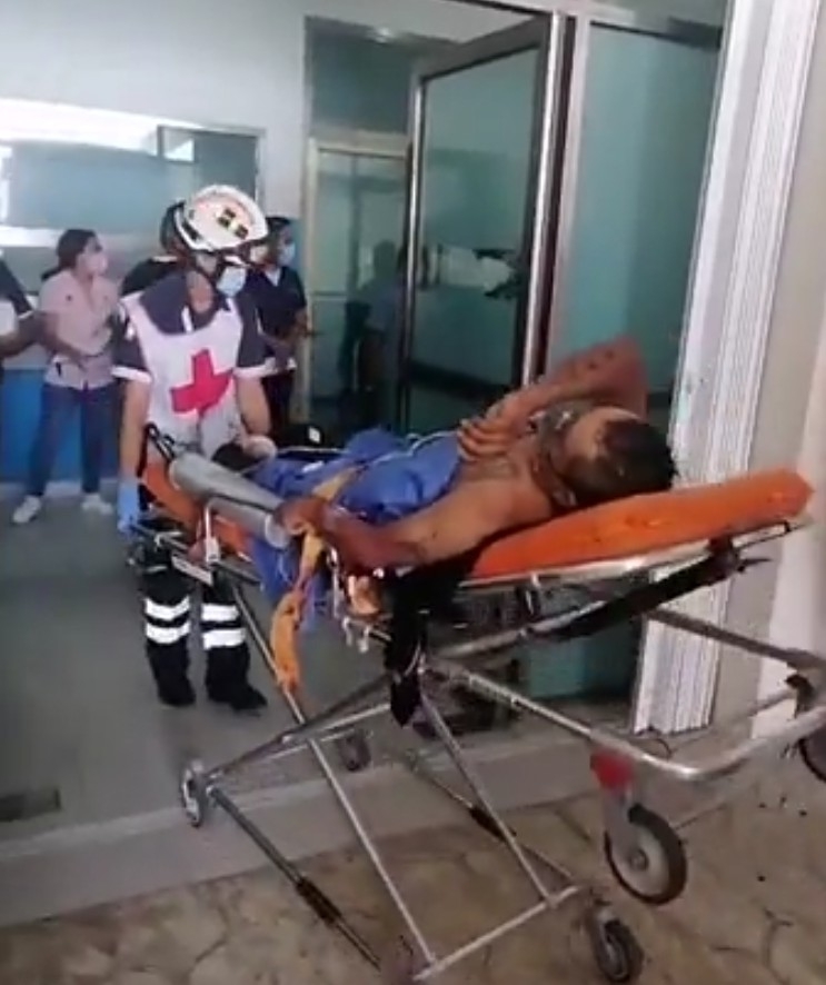 Trasladan de emergencia al hospital a hombre baleado en Cancún