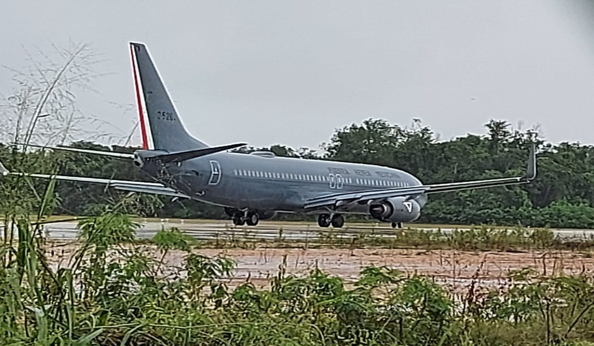 Avión de la Fuerza Aérea Mexicana aterriza en el Aeropuerto de Chetumal