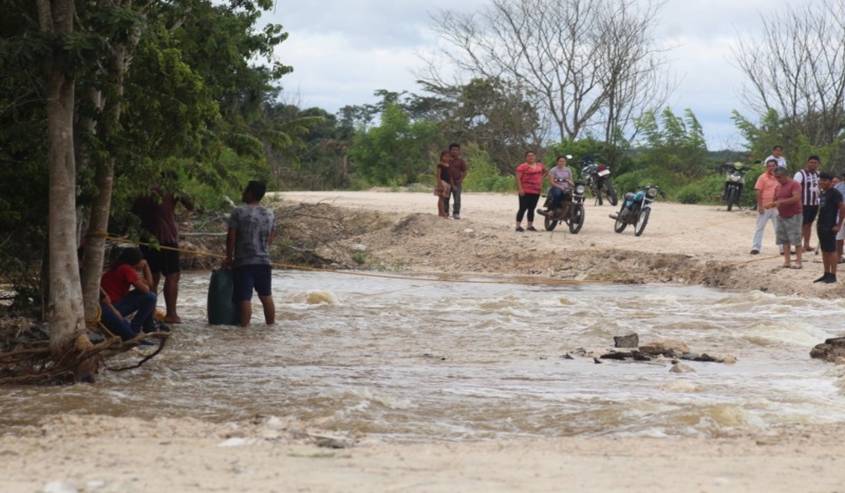 Los caminos y puentes de Bacalar no se han recuperado desde los escurrimientos que dejó la Tormenta Tropical Cristóbal.