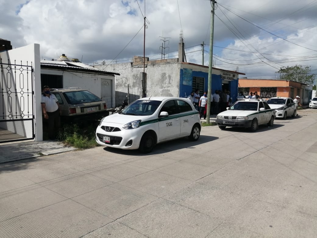 Recuperan taxi robado en Cancún