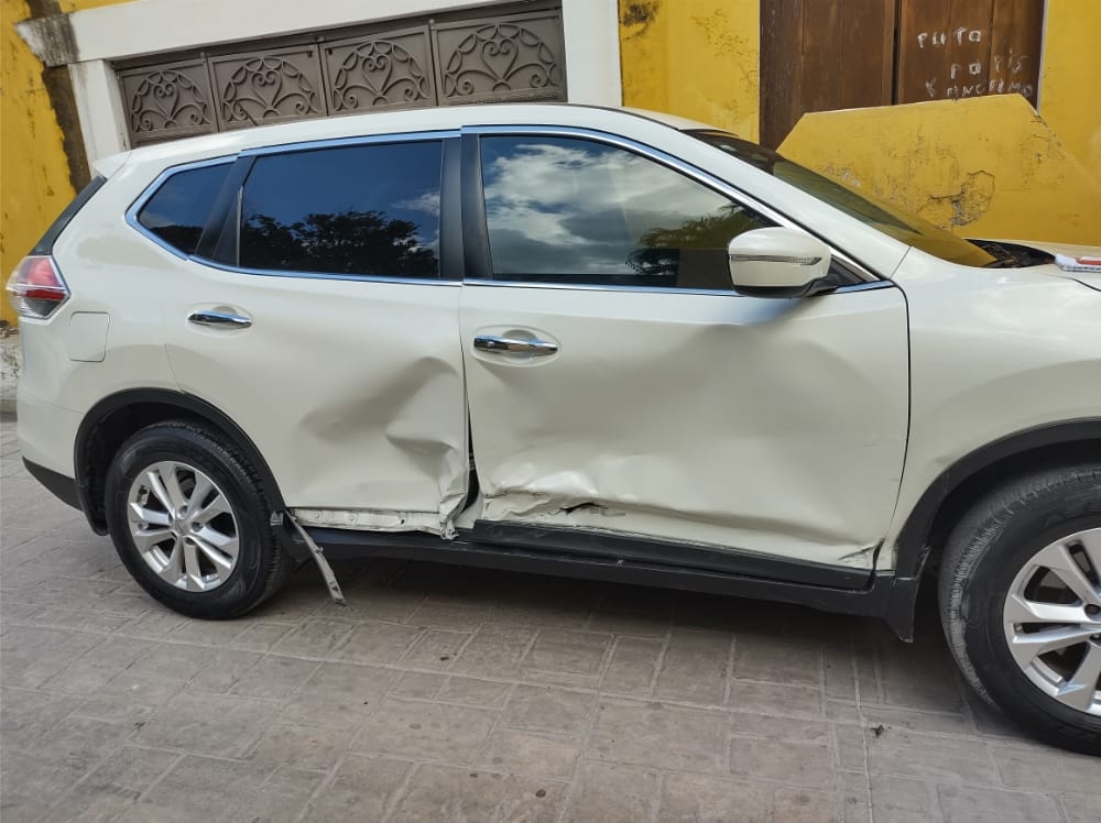 Por no respetar su alto, conductor provoca fuerte accidente en Izamal