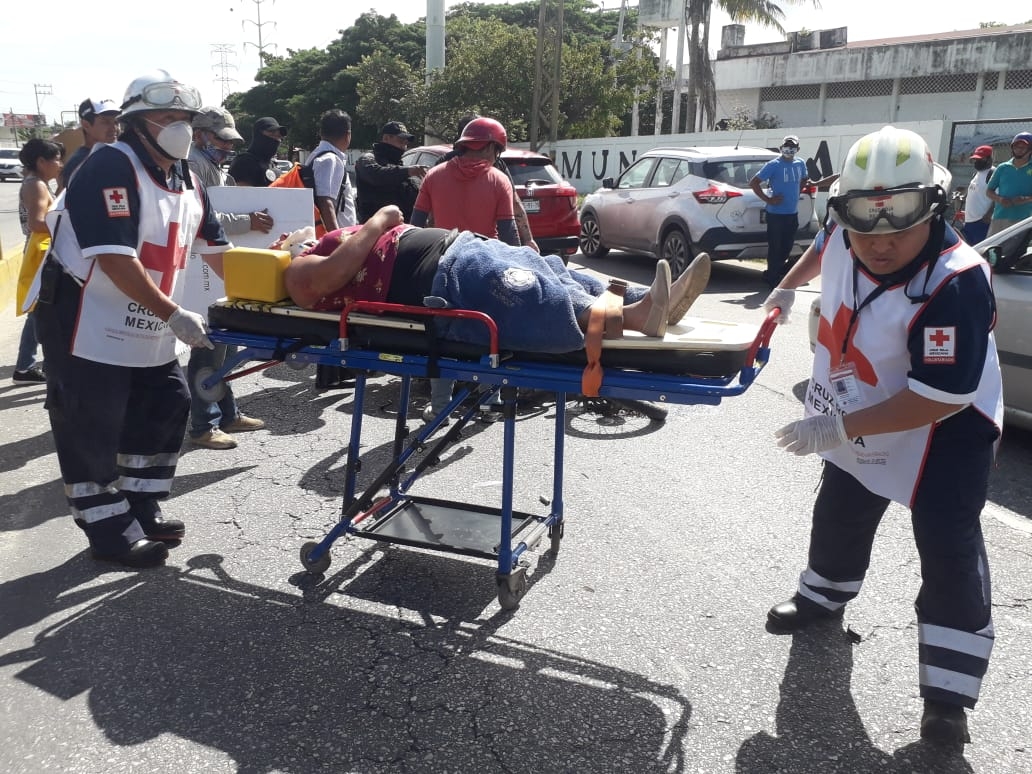 Mujer lesionada tras fuerte choque en Ciudad del Carmen